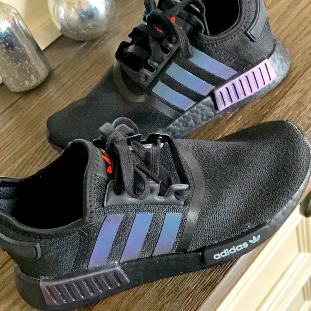 Adidas shoes 👟 🖤